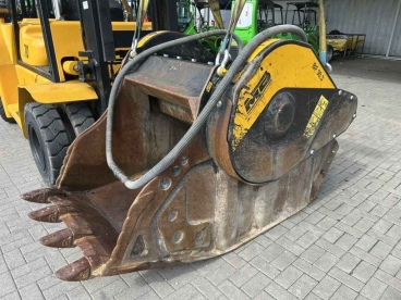 BF90.3 Pofás törőkanál oldalról