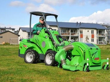 Avant 423 derékcsukós vázszerkezet univerzális minirakodó