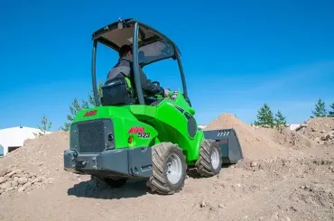 Avant 523 derékcsukós vázszerkezet univerzális minirakodó 11