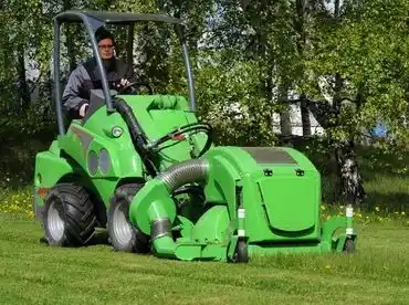 Avant 523 derékcsukós vázszerkezet univerzális minirakodó 13