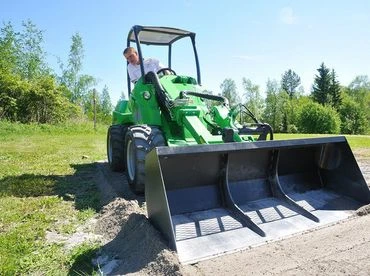 Avant 755i kiemelkedő rakodási képesség univerzális minirakodó 3