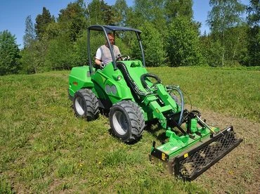 Avant 755i kiemelkedő rakodási képesség univerzális minirakodó 4