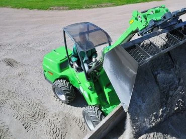 Avant 755i kiemelkedő rakodási képesség univerzális minirakodó 5