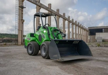 Avant 635i derékcsuklós vázszerkezet univerzális minirakodó