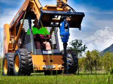 Auger Torque 3500MAX, 4500MAX 80le alatti low flow kompakt rakodóhoz ajánlott hidraulikus talajfúró adapter 3