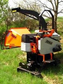 JBM 521 MRX professzionális aprítékoló gumiláncos ágaprító berendezés